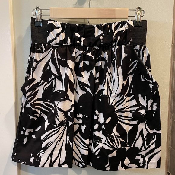 Black and White Floral Mini Skirt - Picture 5 of 7